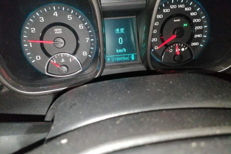 Used Chevrolet Malibu 2014 2.4L Automatic Luxury Edition Odometer Close Up