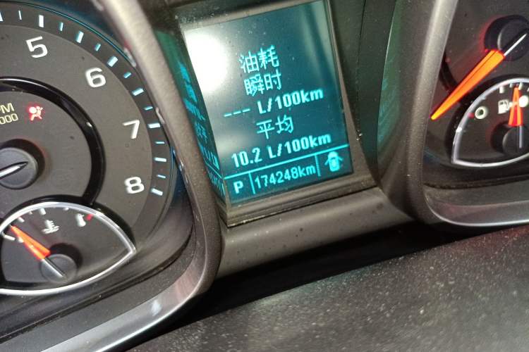 Used Chevrolet Malibu 2014 2.0L Automatic Luxury Edition Odometer Close Up