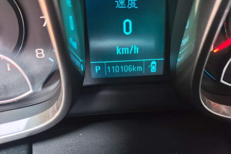 Used Chevrolet Malibu 2014 2.0L Automatic Luxury Edition Odometer Close Up