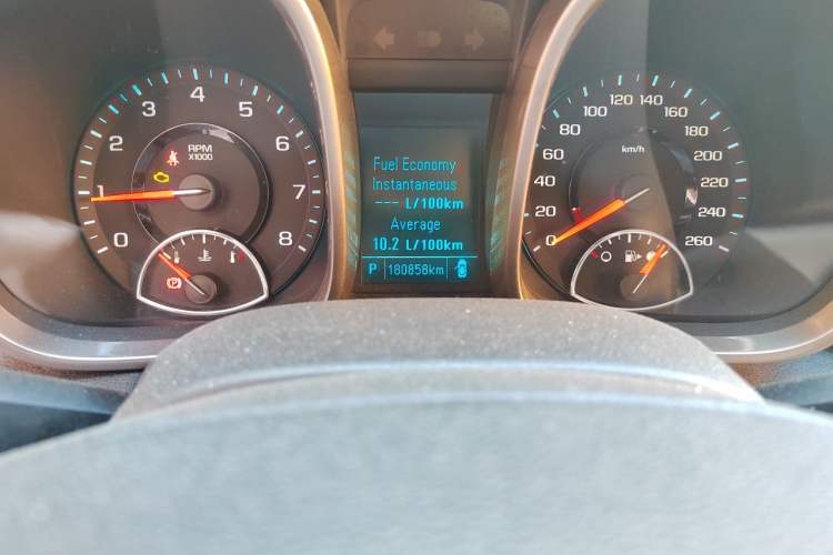Used Chevrolet Malibu 2014 1.6T Automatic Comfort Edition Odometer Close Up