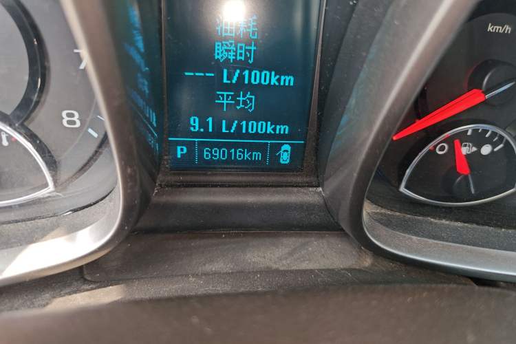 Used Chevrolet Malibu 2014 2.0L Automatic Comfort Edition Odometer Close Up