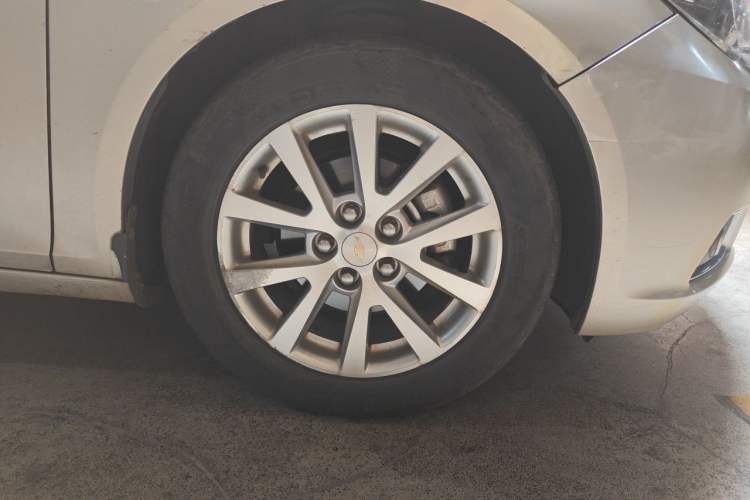 Used Chevrolet Malibu 2014 2.0L Automatic Luxury Edition Right Front Wheel Hub