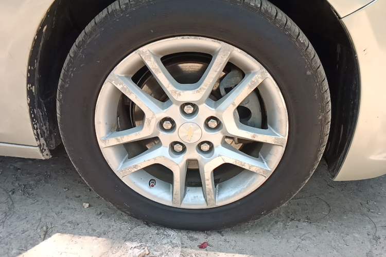 Used Chevrolet Malibu 2014 1.6T Automatic Luxury Edition Right Front Wheel Hub
