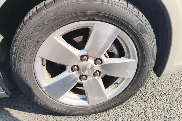 Used Chevrolet Malibu 2014 2.0L Automatic Comfort Edition Right Front Wheel Hub