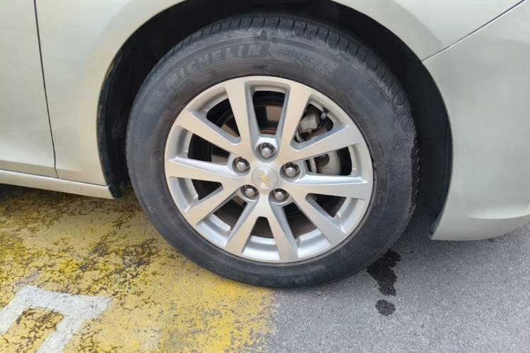 Used Chevrolet Malibu 2014 2.4L Automatic Luxury Edition Right Front Wheel Hub