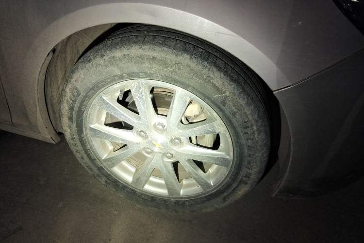 Used Chevrolet Malibu 2014 2.0L Automatic Luxury Edition Right Front Wheel Hub