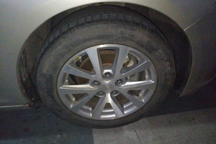 Used Chevrolet Malibu 2014 2.4L Automatic Luxury Edition Right Front Wheel Hub