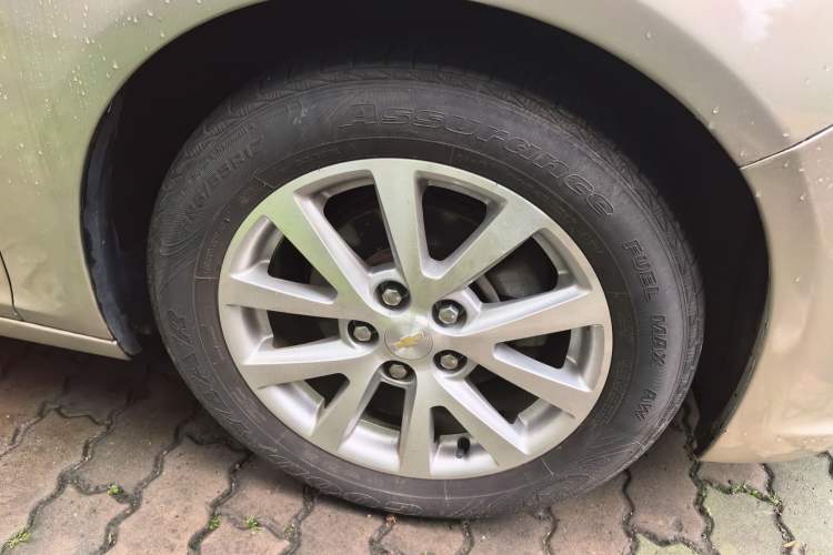 Used Chevrolet Malibu 2014 2.0L Automatic Luxury Edition Right Front Wheel Hub
