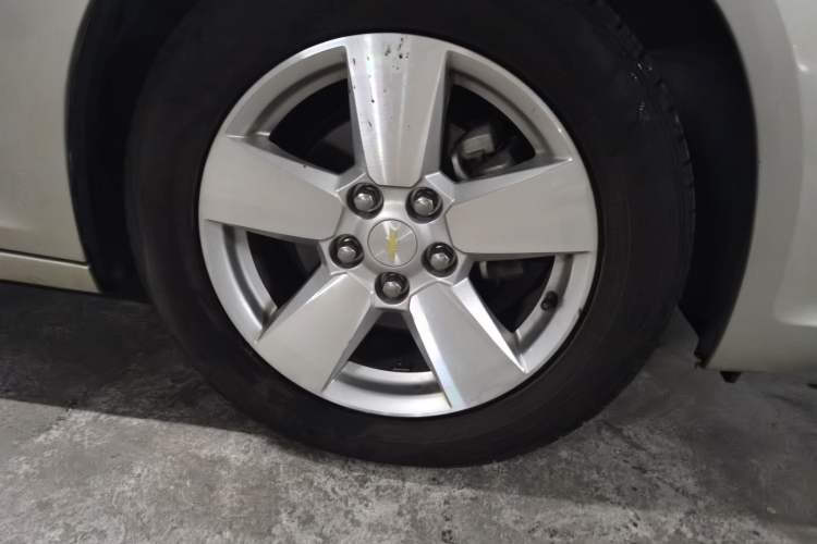 Used Chevrolet Malibu 2014 2.0L Automatic Comfort Edition Right Front Wheel Hub