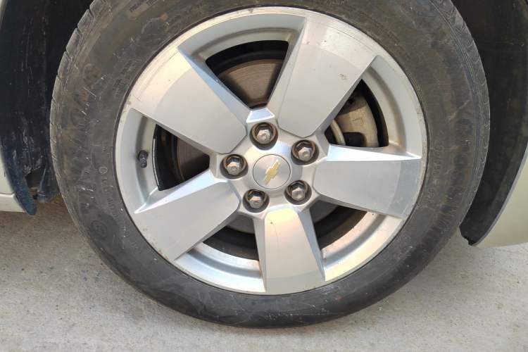Used Chevrolet Malibu 2014 1.6T Automatic Comfort Edition Right Front Wheel Hub