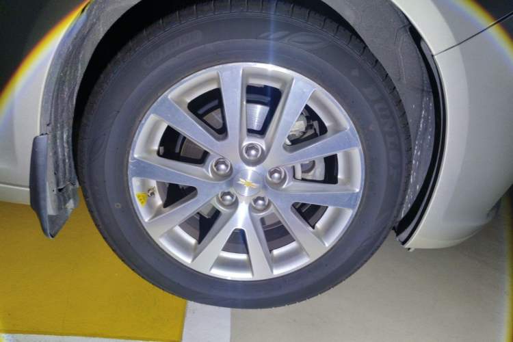 Used Chevrolet Malibu 2014 2.4L Automatic Luxury Edition Right Front Wheel Hub