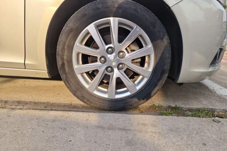 Used Chevrolet Malibu 2014 2.4L Automatic Luxury Edition Right Front Wheel Hub