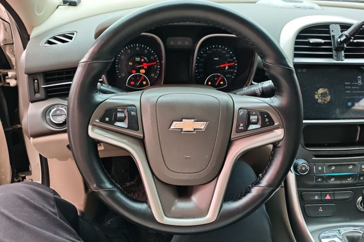 Used Chevrolet Malibu 2014 2.0L Automatic Comfort Edition Steering Wheel