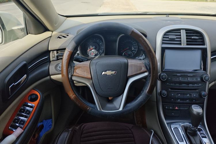Used Chevrolet Malibu 2014 2.0L Automatic Comfort Edition Steering Wheel