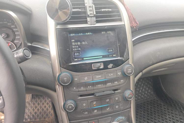 Used Chevrolet Malibu 2014 2.0L Automatic Luxury Edition Audio And AC Panel