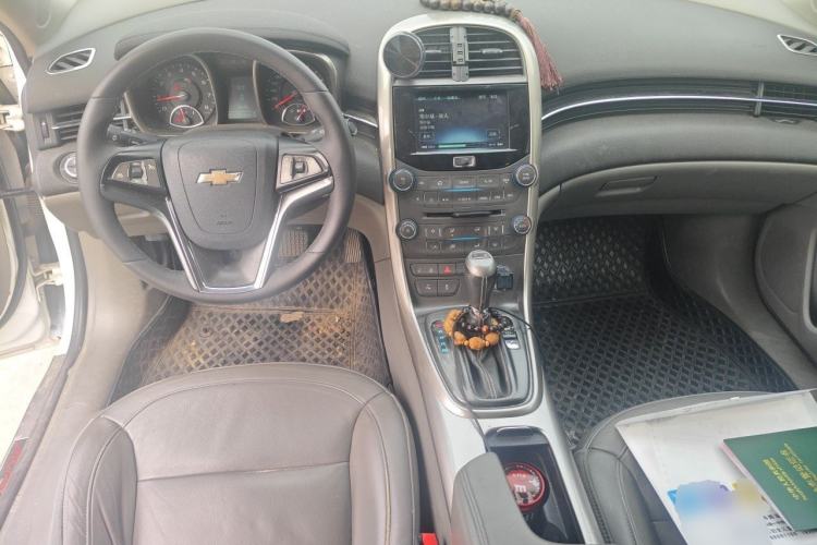 Used Chevrolet Malibu 2014 2.0L Automatic Luxury Edition Center Console
