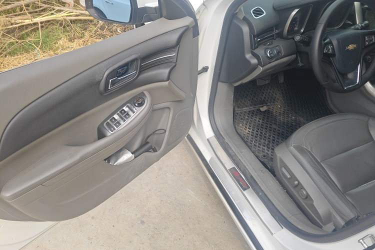 Used Chevrolet Malibu 2014 2.0L Automatic Luxury Edition Driver Seat