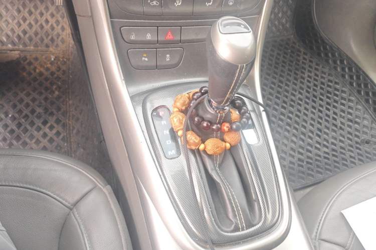 Used Chevrolet Malibu 2014 2.0L Automatic Luxury Edition Gear Lever