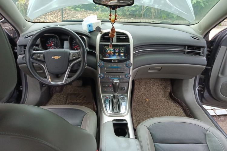 Used Chevrolet Malibu 2014 2.0L Automatic Luxury Edition Center Console
