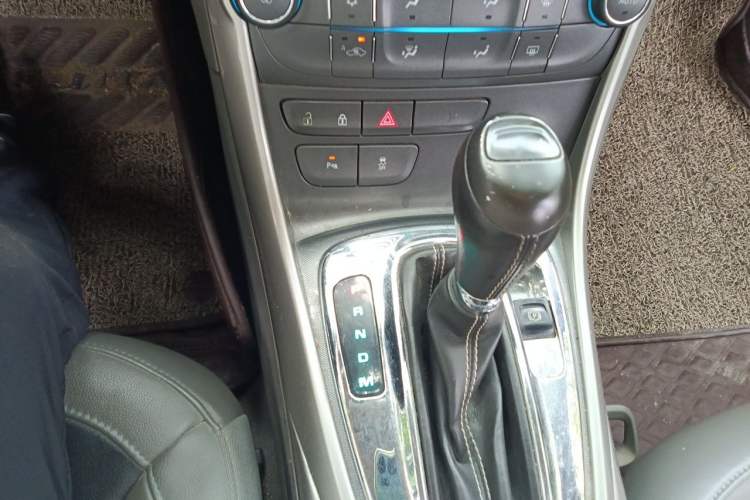 Used Chevrolet Malibu 2014 2.0L Automatic Luxury Edition Gear Lever