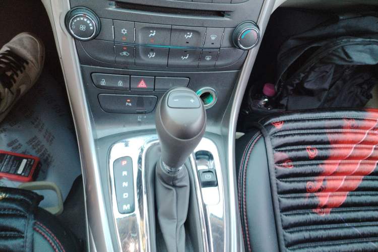 Used Chevrolet Malibu 2014 2.0L Automatic Comfort Edition Gear Lever
