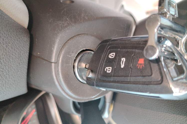 Used Chevrolet Malibu 2014 2.0L Automatic Comfort Edition Interior 1