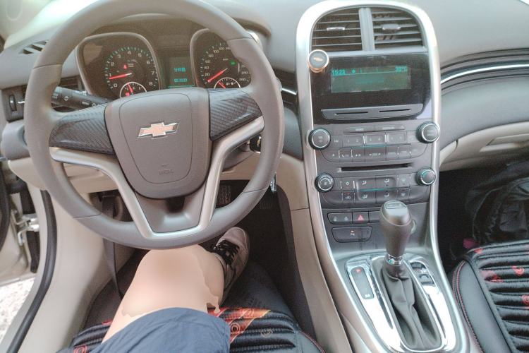 Used Chevrolet Malibu 2014 2.0L Automatic Comfort Edition Interior 2