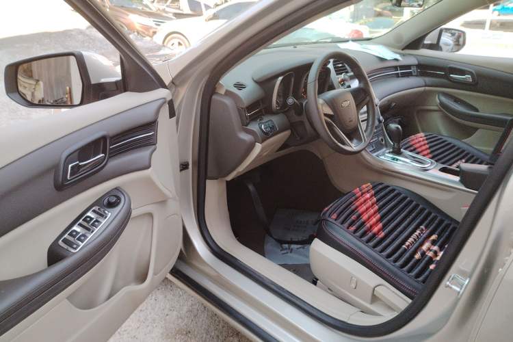 Used Chevrolet Malibu 2014 2.0L Automatic Comfort Edition Interior 3