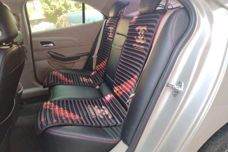 Used Chevrolet Malibu 2014 2.0L Automatic Comfort Edition Interior 4