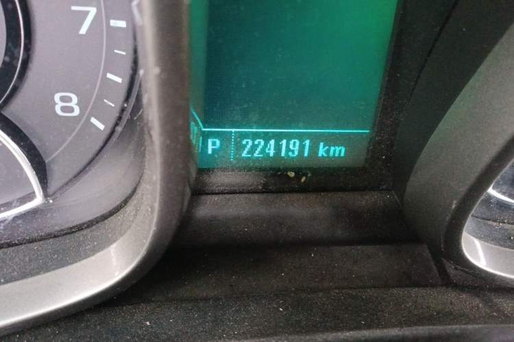 Used Chevrolet Malibu 2014 2.0L Automatic Luxury Edition Odometer Close Up