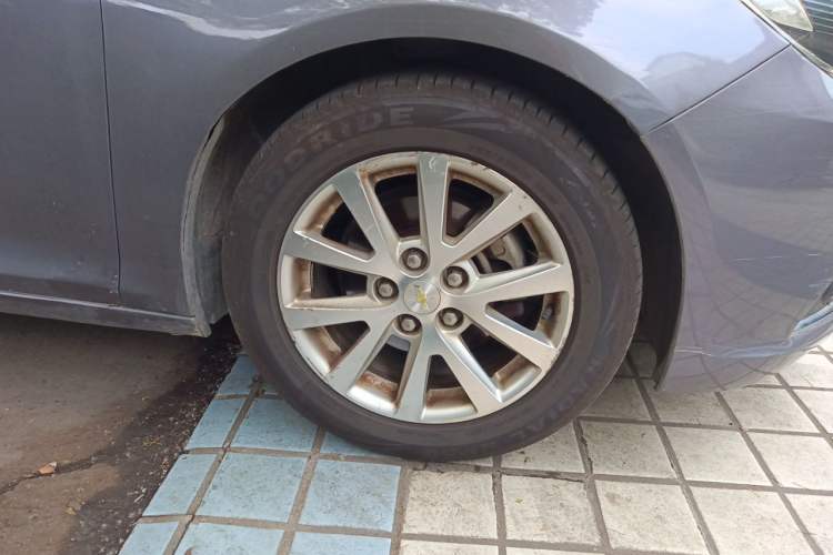 Used Chevrolet Malibu 2014 2.0L Automatic Luxury Edition Right Front Wheel Hub