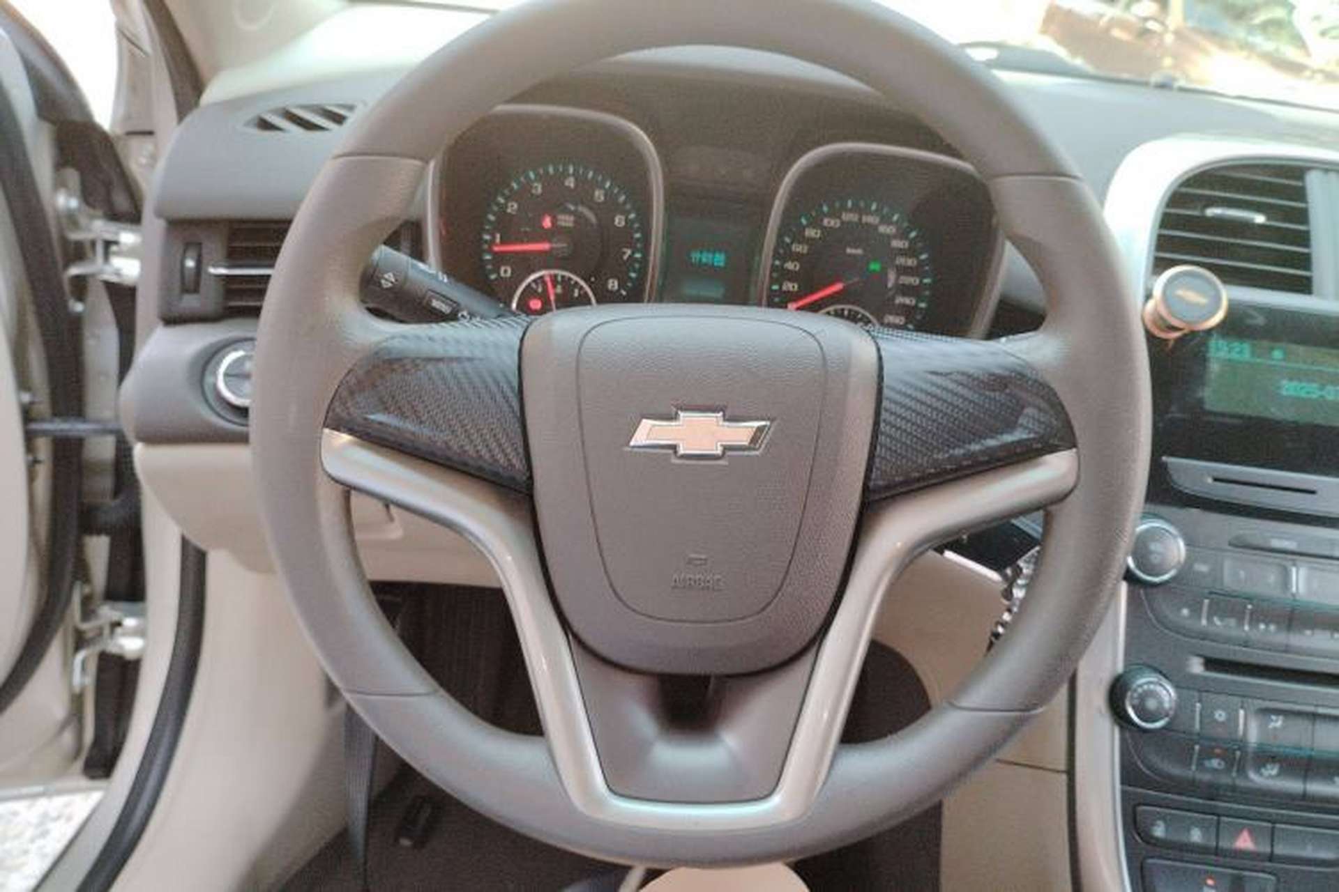 Used Chevrolet Malibu 2014 2.0L Automatic Comfort Edition Steering Wheel