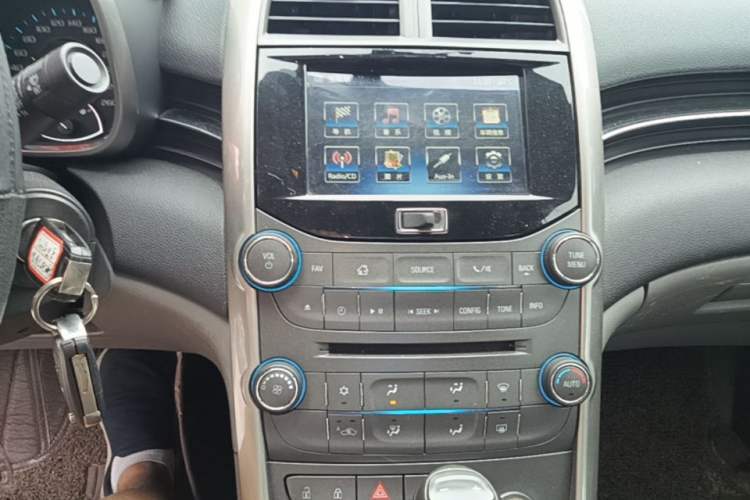 Used Chevrolet Malibu 2014 2.0L Automatic Luxury Edition Audio And AC Panel