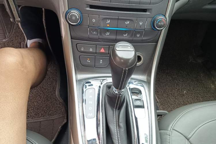 Used Chevrolet Malibu 2014 2.0L Automatic Luxury Edition Gear Lever