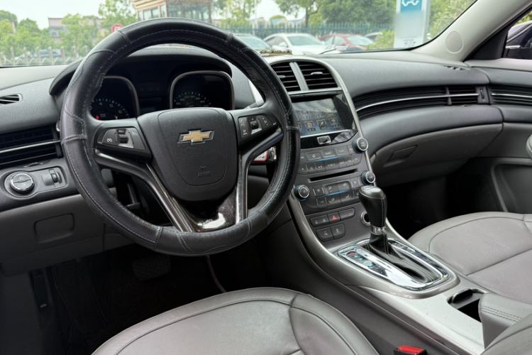 Used Chevrolet Malibu 2014 2.0L Automatic Luxury Edition Interior 2