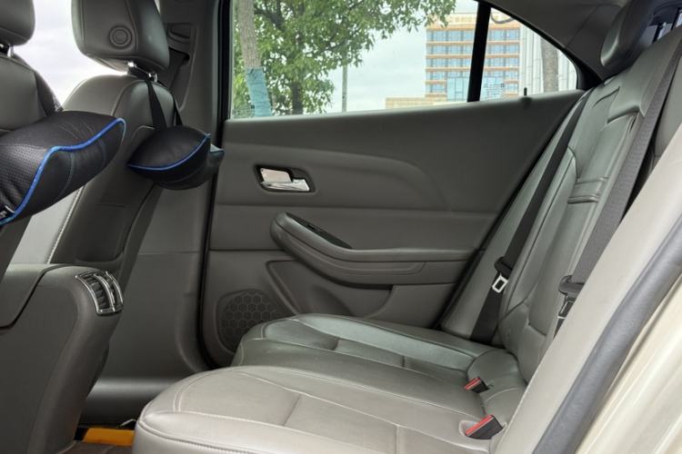 Used Chevrolet Malibu 2014 2.0L Automatic Luxury Edition Interior 3