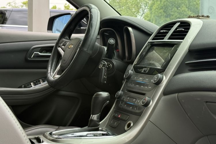 Used Chevrolet Malibu 2014 2.0L Automatic Luxury Edition Interior 5