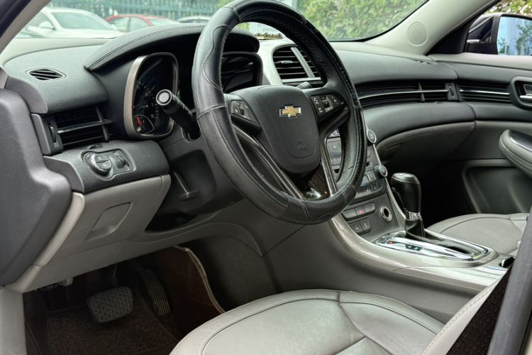 Used Chevrolet Malibu 2014 2.0L Automatic Luxury Edition Interior 6