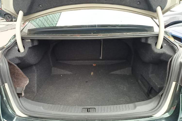 Used Chevrolet Malibu 2014 2.0L Automatic Luxury Edition Trunk
