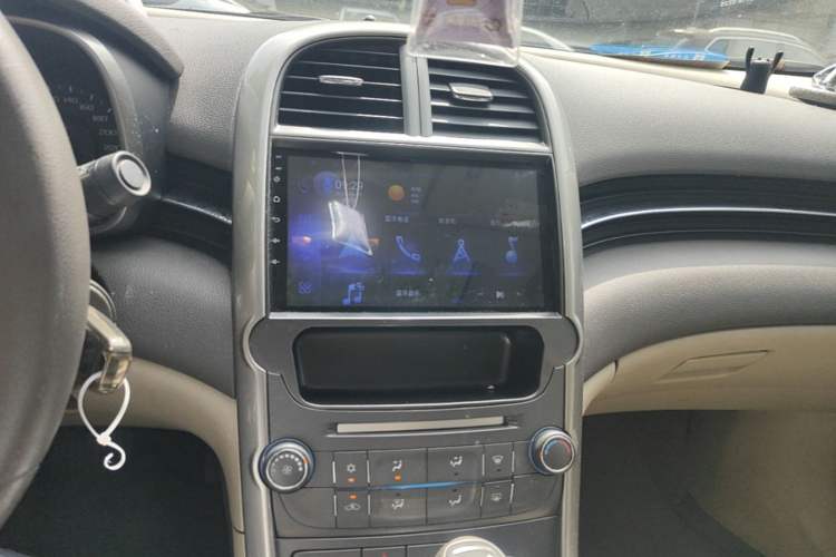 Used Chevrolet Malibu 2014 2.0L Automatic Comfort Edition Audio And AC Panel