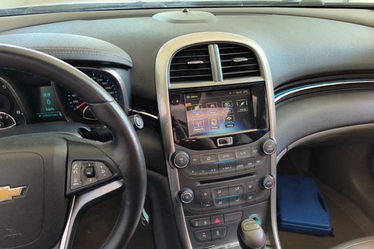 Used Chevrolet Malibu 2014 2.0L Automatic Comfort Edition Audio And AC Panel