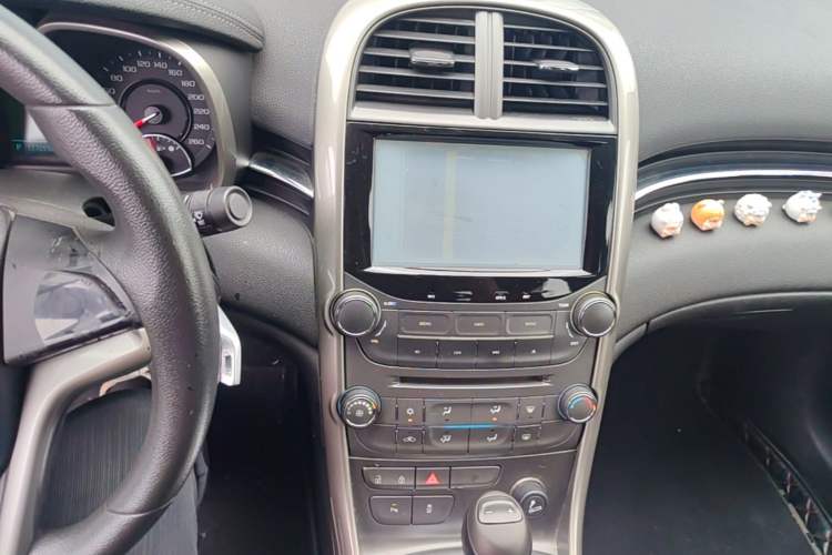 Used Chevrolet Malibu 2014 1.6T Automatic Comfort Edition Audio And AC Panel