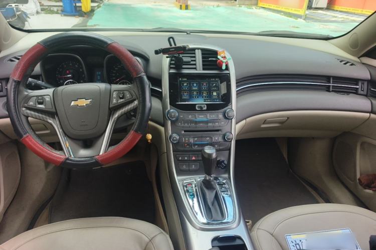 Used Chevrolet Malibu 2014 2.0L Automatic Luxury Edition Center Console