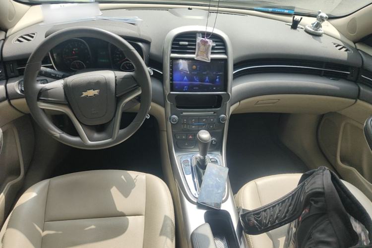 Used Chevrolet Malibu 2014 2.0L Automatic Comfort Edition Center Console