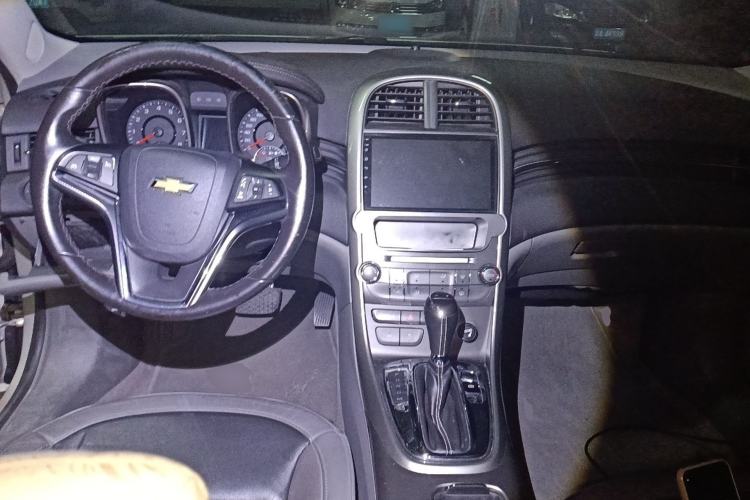 Used Chevrolet Malibu 2014 2.4L Automatic Luxury Edition Center Console