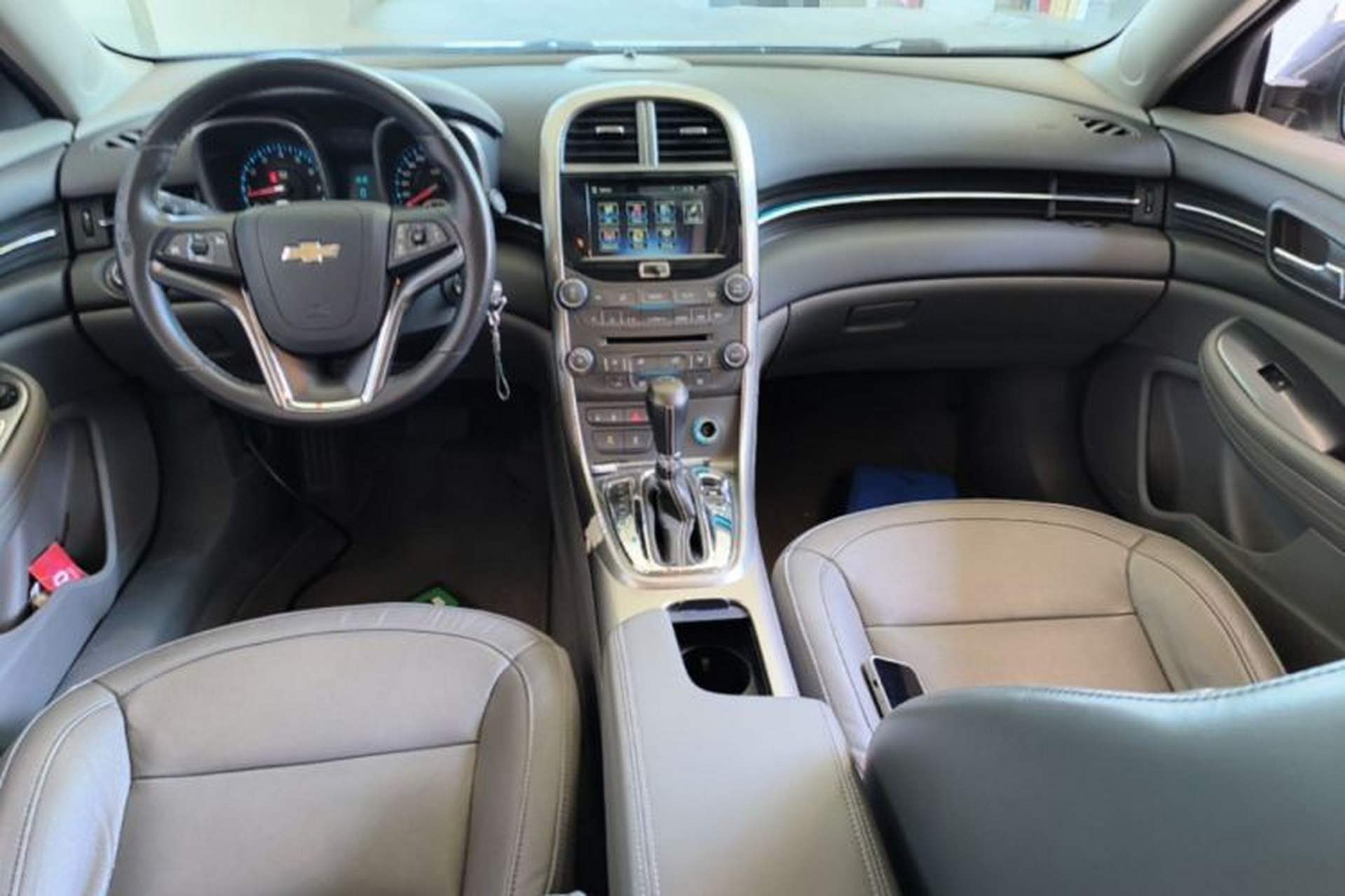 Used Chevrolet Malibu 2014 2.0L Automatic Comfort Edition Center Console