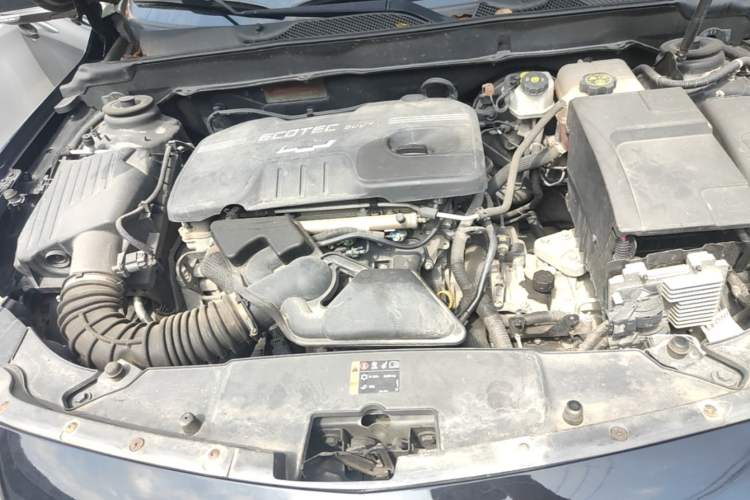 Used Chevrolet Malibu 2014 2.0L Automatic Comfort Edition Engine Bay