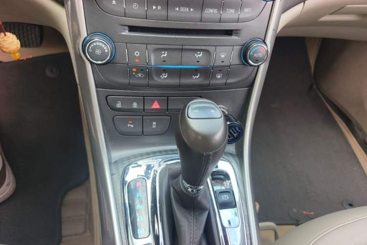 Used Chevrolet Malibu 2014 2.0L Automatic Luxury Edition Gear Lever
