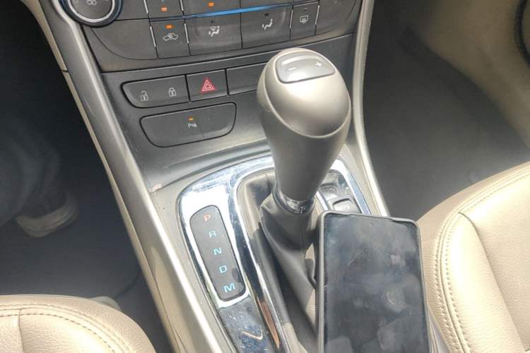 Used Chevrolet Malibu 2014 2.0L Automatic Comfort Edition Gear Lever