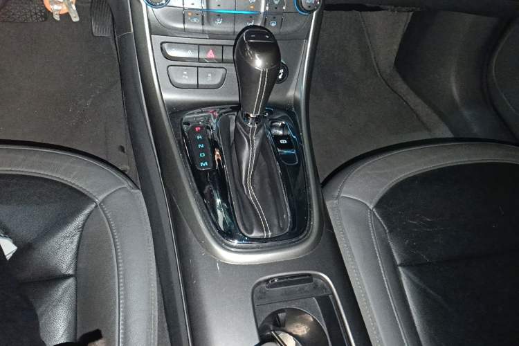 Used Chevrolet Malibu 2014 2.4L Automatic Luxury Edition Gear Lever